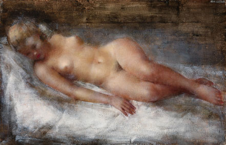Model with flaxen hair